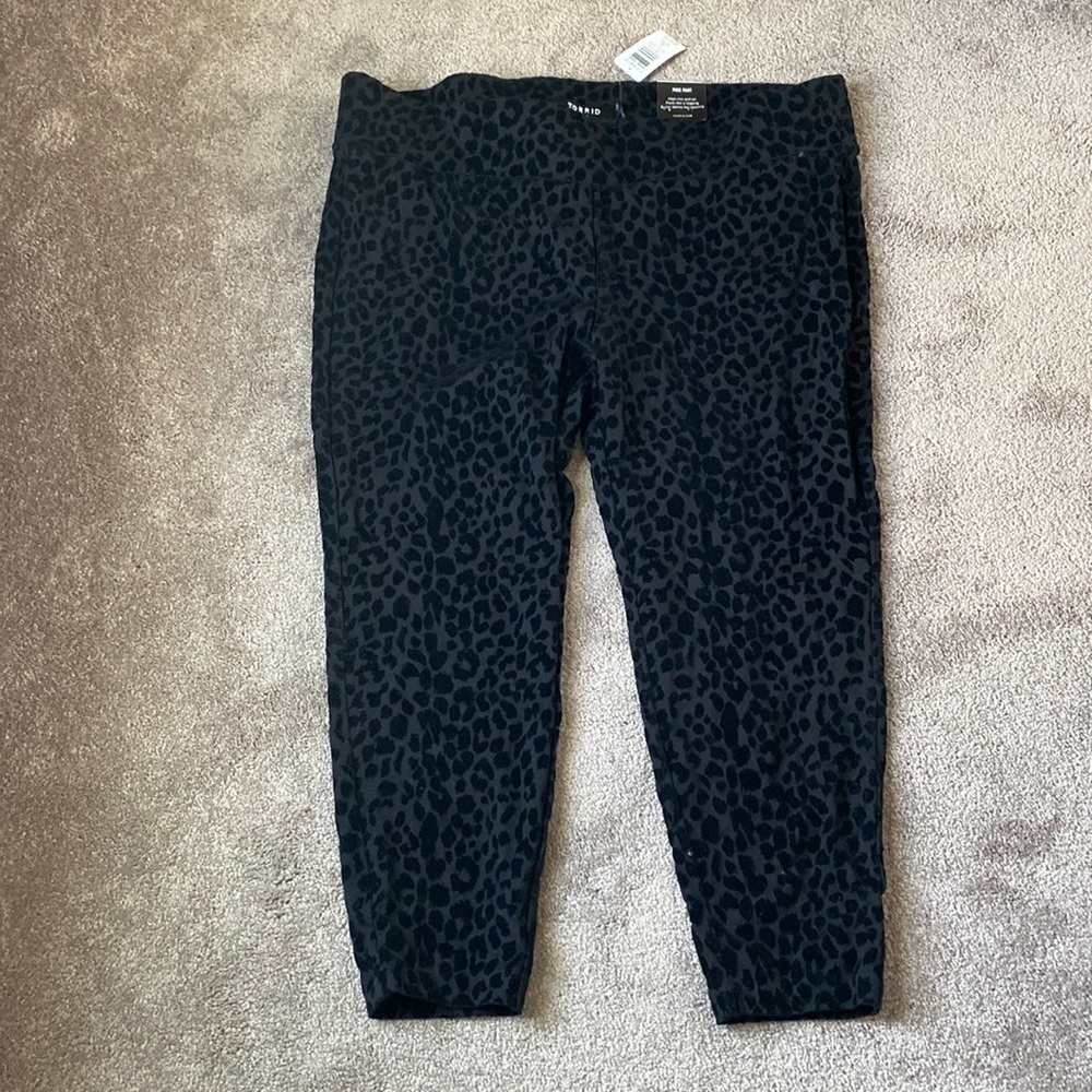 NWT Torrid Pixie High Rise Pull On Skinny Pants Black Leopard SIZE 3 22/24 Plus